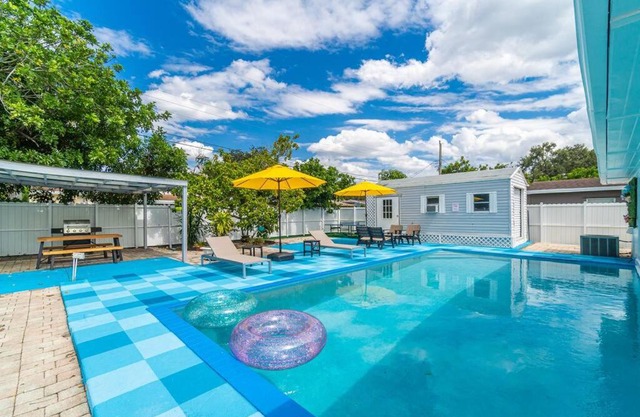 Bright 4 Bedrooms with Pool and Game Room near Hard Rock