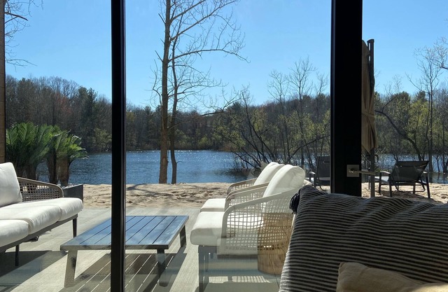 Bright and Airy Lakefront Home - Pool open May-Oct 21