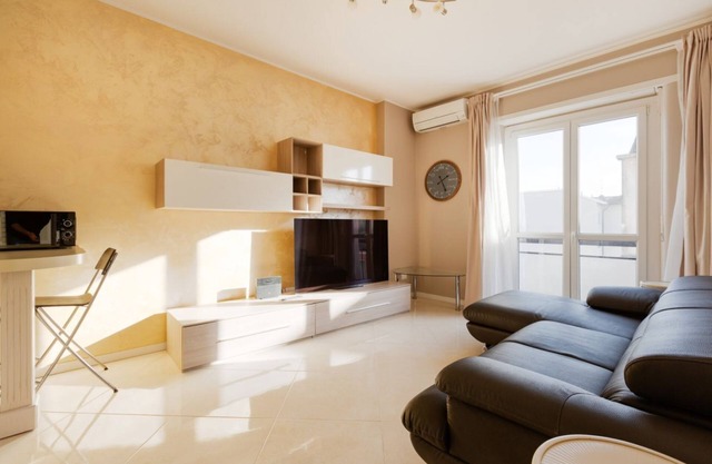 Bright and cozy 50 sqm apartment, capable of accommodating up to 4 people, located on the fifth floor of a building with an elevator. The accommodation is situated a 15-minute walk from Niguarda Hospital and just a few minutes' walk from Milano Parco Nor