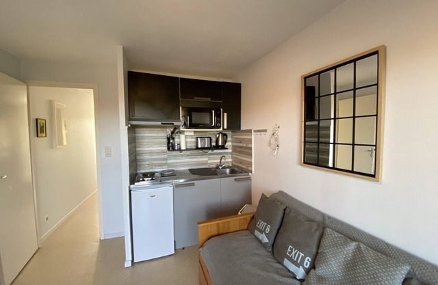 Bright apartment 100m from Baths with balcony and Wi-Fi