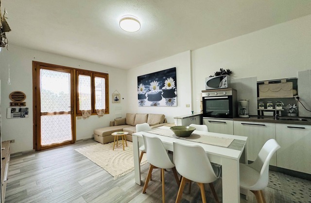 Bright apartment in the hamlet of Budoni