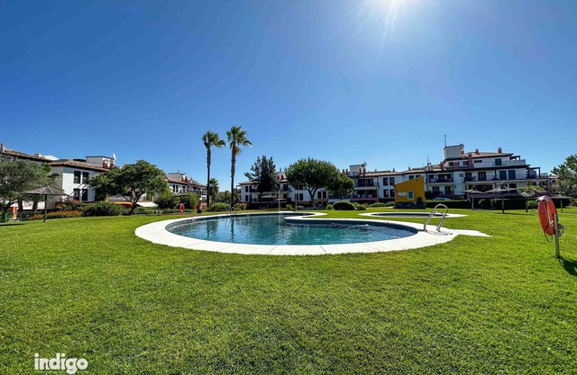 Bright Apartment with Pool Views MOR01