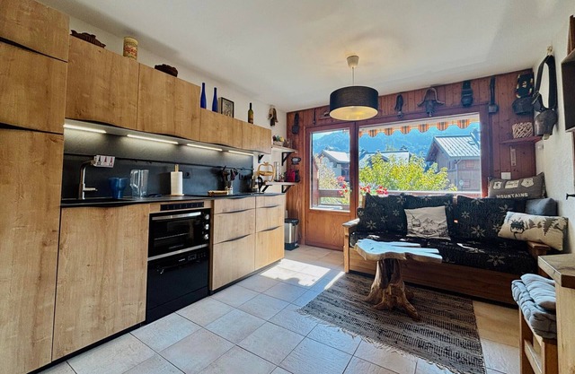 Bright Apartment with Sunny Balcony in Samoëns Village