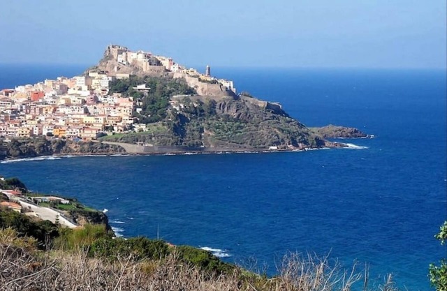 Bright apartment with sea view