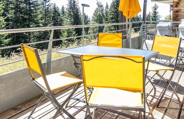 Bright Apt 6 ppl, spacious terrace