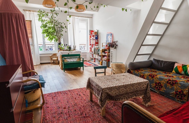 Bright atypical duplex in Menilmontant