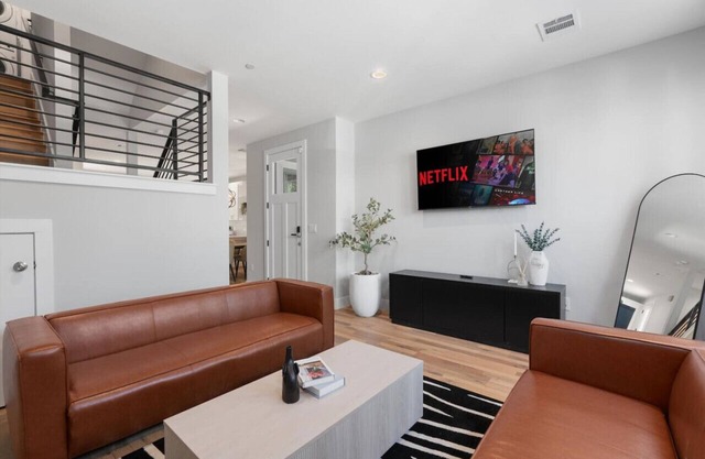 Bright Austin Home Mins to Downtown, Franklin BBQ & Live Music!