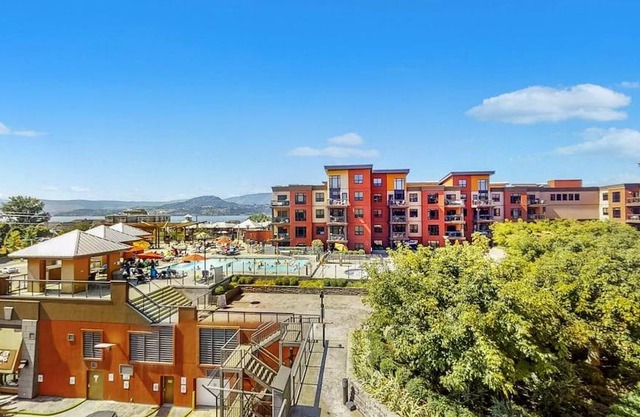Bright Corner Unit with Lake and Pool Views 543