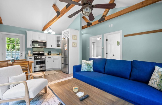 Bright Cape Cod Cottage, Half Mile to Beach