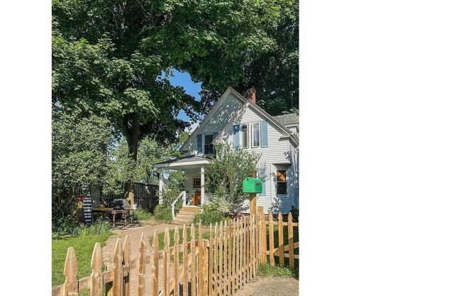 Bright Charming Victorian Close to Everything!