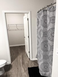 Bright Comfy Getaway close to MSU