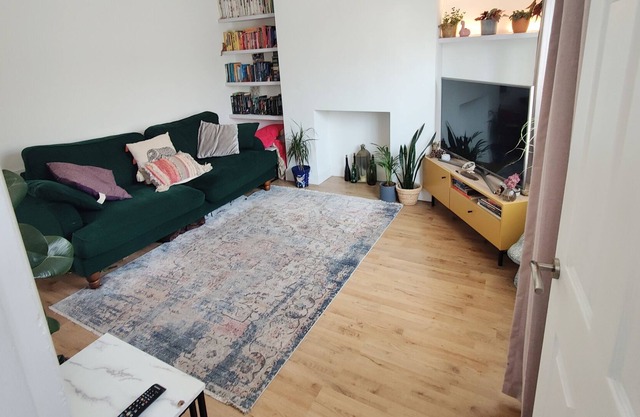 Bright & Cosy Cardiff Home near City Centre
