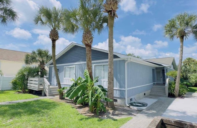 Bright & cozy 2BR,2BA beach retreat! A