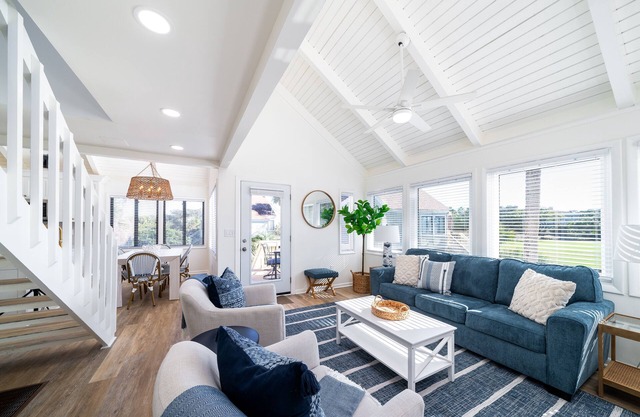 Bright Decor! 3 BR/3 BA Villa; Pools/Beach Nearby! Amenity Cards!