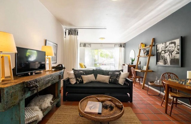 Bright Fresnaye (Cape Town) Apartment