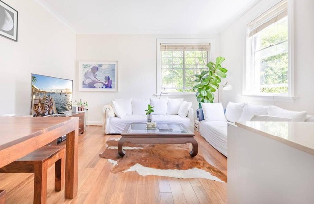 Bright Harbour Side 1 Bedroom Apartment H456