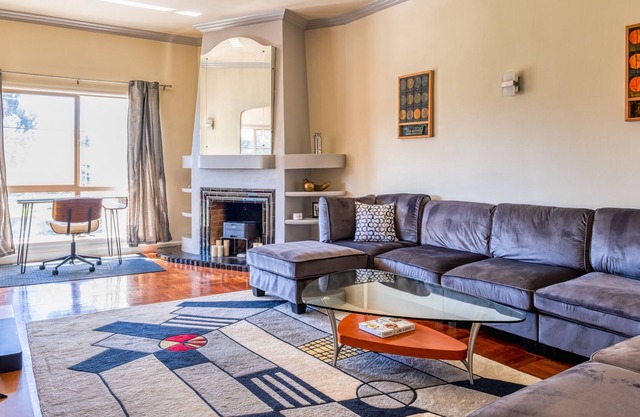 Bright Parkside Art Deco Corner House