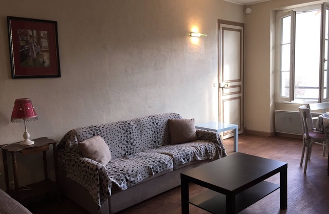 Bright, quiet gîte, 7-minute walk from RER A station, close to Paris 2, 4 or 5.