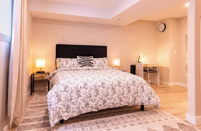 Bright Riverbend Getaway | Close to Nature & Downtown