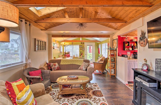 Bright Snohomish Studio Steps to Centennial Trail!