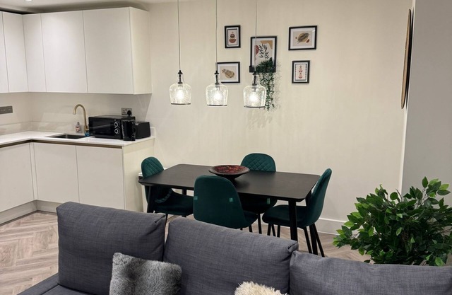 Bright & Spacious Apartment in St Albans