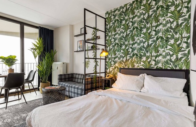 ☆ BRIGHT: Stunning City View & Tropical Vibes | Studio & Balcony