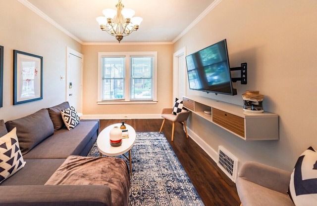 Bright & Stylish Ferndale 2BR Bungalow! Welcome!