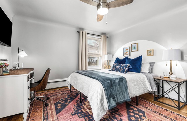 Bright & Spacious 2BR | Huge Backyard | Shelby Twp