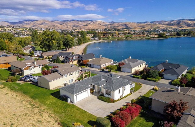 Bright Water Sunrise Home at Wapato Point Resort 5-bed Close to Sandy Beach/Pool