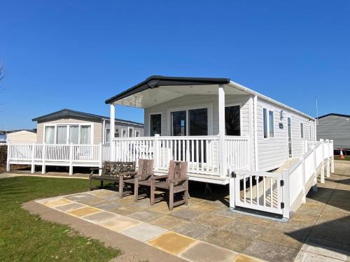 Berth Caravan At Haven Hopton Norfolk 