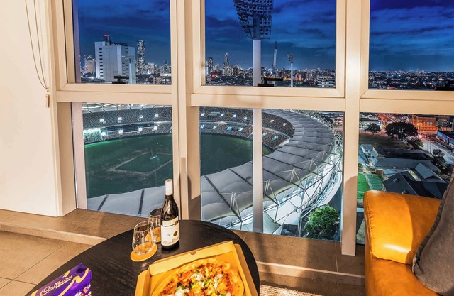 Brisbane City & Gabba Views, Pool & Parking