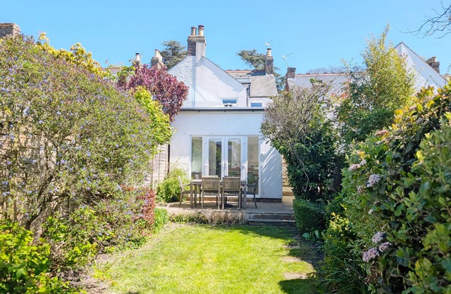 Broyle House, Chichester - a family house that sleeps 4 guests in 2 bedrooms