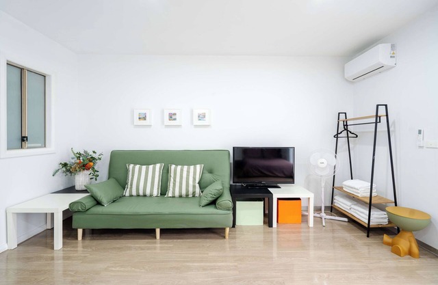 Brunswick Convenience 1BR Home