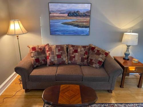 Bryn Mawr Spacious Grnd Floor Apt Free Parking