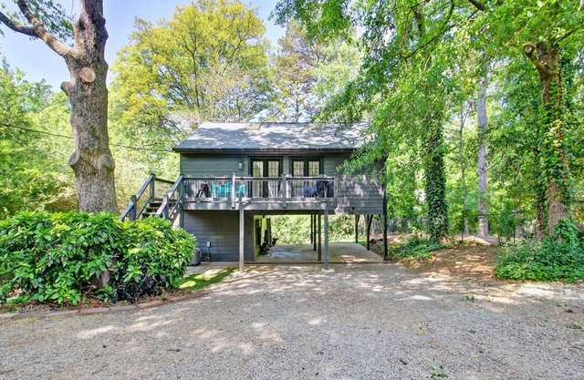Buckhead Treehouse/Carriage House
