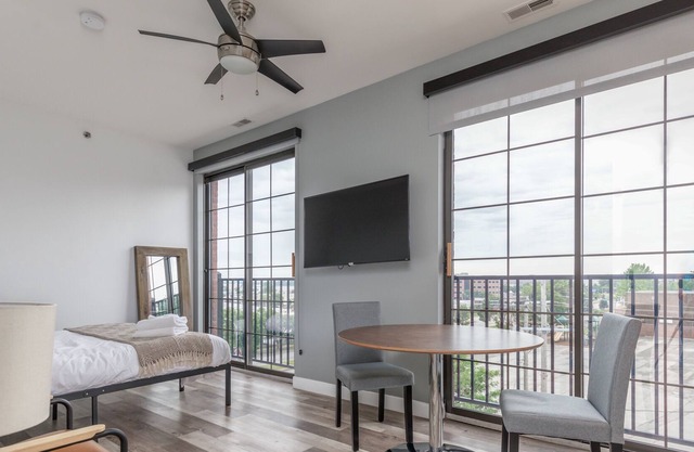 Bud Brewery + Eats | Pool & Gym | Zencity