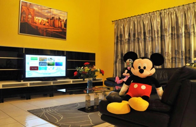 ⭐Budget Getaway⭐Villa w/ Private Pool, Hot Tub & Game Room!⭐