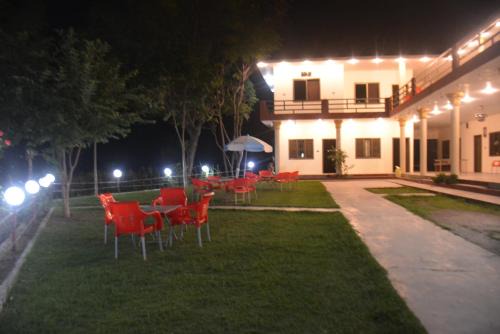 Budget Rooms with Garden by Galiyat Inn Balakot