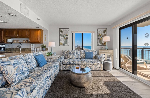 Buena Vista 901, Spacious 3 BR OF Condo with Beautiful Ocean Front Views ,Outdoor Swimming Pool and Kiddie Pool