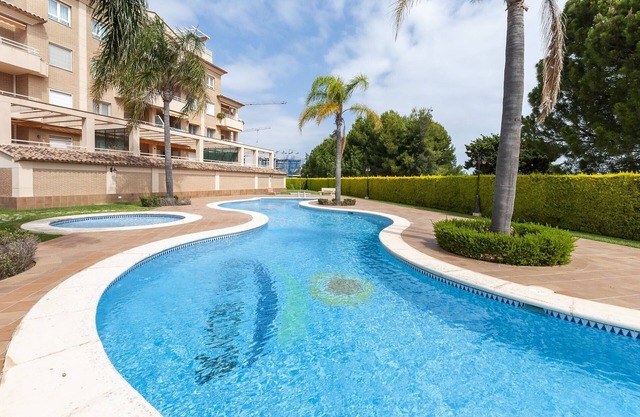 BUGANVILLA - Apartment with shared pool in Oliva.