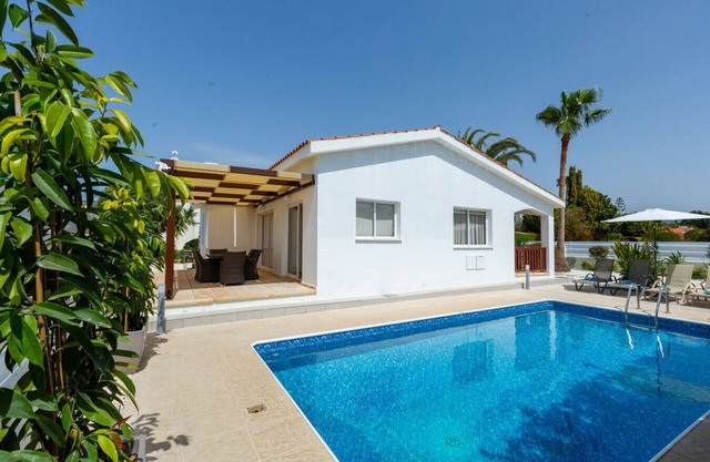 Bungalow Alexia: A recently renovated bungalow within 250 meters from the Beach