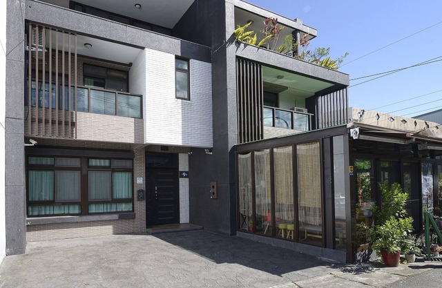 Butterfly Slide B & B