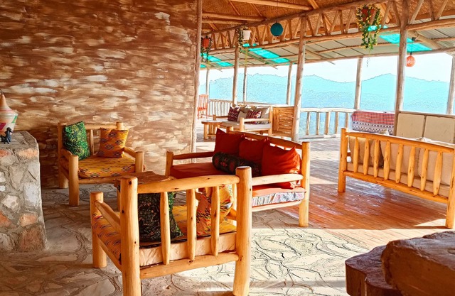 Bwindi Neckview Lodge