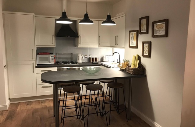 By The Beach & Lake, 4 beds, Parking WiFi Inc