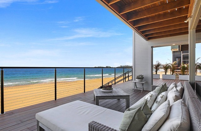 C'EST LA VIE| Beachfroont , Pool | Accom Holidays