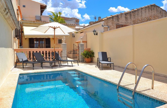 Ca n'Aina Canta 064 cosy village house with pool, terrace, barbecue and air-conditioningnd air-conditioning