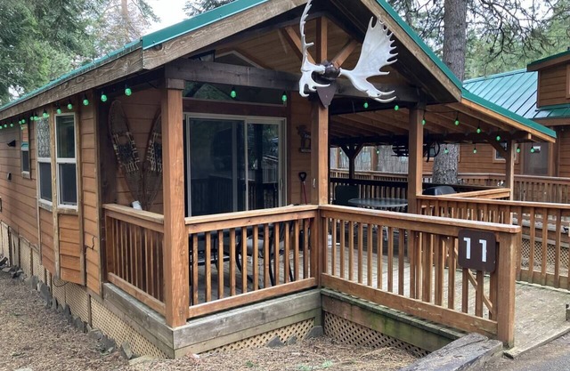 Cabin #11 at Hyatt Lake Resort