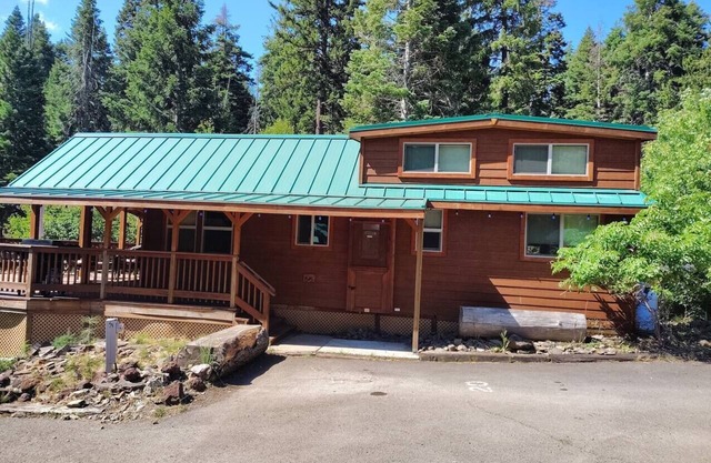 Cabin #20 at Hyatt Lake Resort