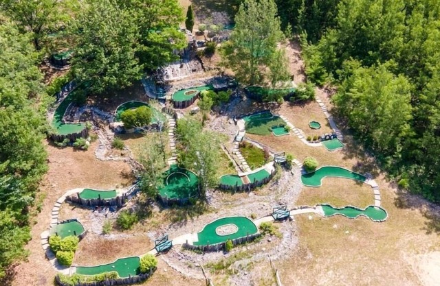 Cabin 2364 - Sizable Log Cabin within Private Resort