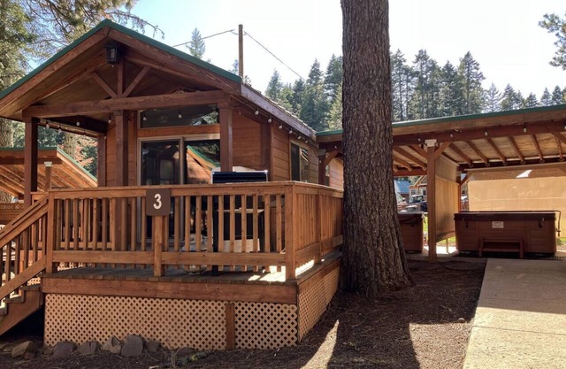 Cabin #3 at Hyatt Lake Resort